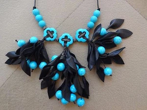 COLLAR DE CUENTAS HOWLITE HOJAS DE CUERO NEGRO DE PLATA ESTERLINA COLOR TURQUESA - Imagen 1 de 3