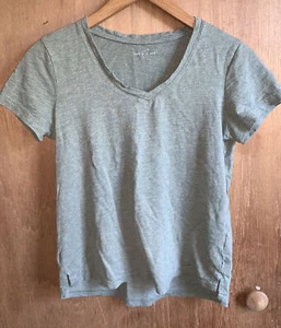 Eddie Bauer V Neck Tee Shirt Medium Green Women’s Clothing - Picture 1 of 3