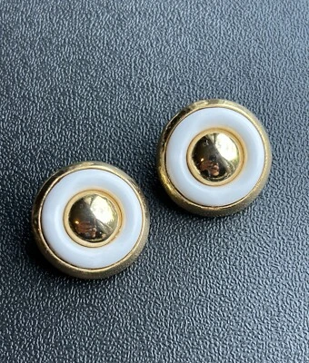 ВИНТАЖНЫЙ KJL KENNETH J. LANE ЗОЛОТОЙ ТОН И БЕЛОЕ МОЛОКО СТЕКЛО ЗАЖИМ НА СЕРЬГИ f - Изображение 1 из 4