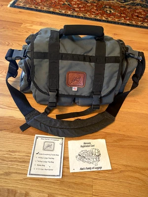 Bolso de aparejos de pesca con mosca Steve Abel de colección con correa para el hombro hecho en EE. UU. Foto 1 de 3