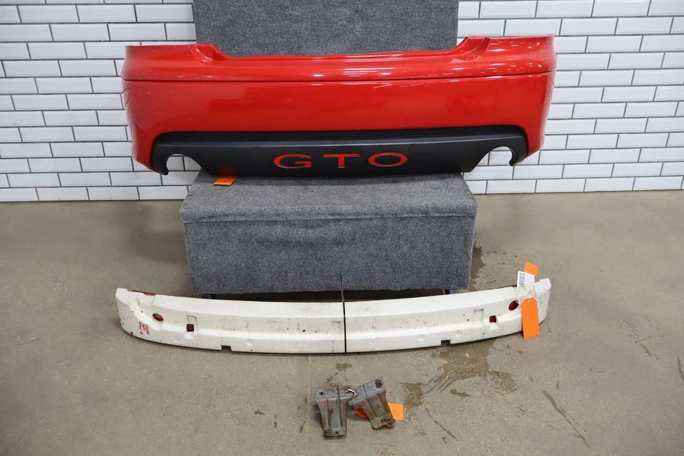 2005-2006 Pontiac GTO 2-Door Rear Bumper *Scuffed/Scratched* - Изображение 1 из 4