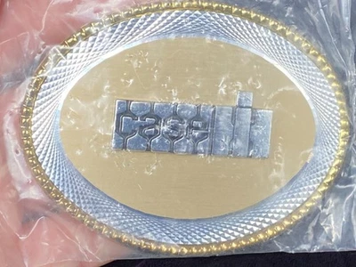 Estuche Tractor Vintage Tono Dorado y Plata Hebilla de Cinturón Diseño Ovalado Hecho en EE. UU. Nuevo Foto 1 de 4