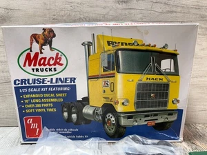 AMT 1062 Mack Trucks Cruise Liner Semi Truck Scale Model Kit angefangen - Bild 1 von 18