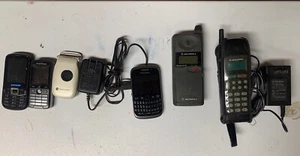 Vintage flip cellphone lot Blackberry Samsung Sony Ericsson Motorola UNTESTED - Picture 1 of 7