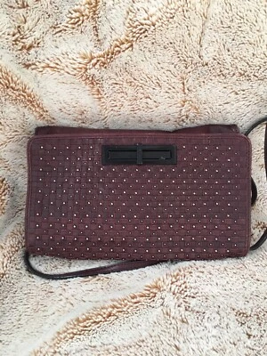 Bandolera de cuero púrpura Elliot Lucca con tachuelas sin asas cartera de hombro correa dañada Foto 1 de 4