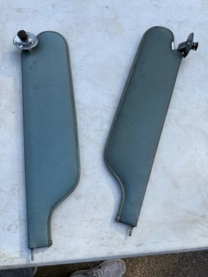 Suporte para pára-sol Chevy Impala BelAir Caprice Biscayne fabricante de equipamento original 1966-1970 - Imagem 1 de 4