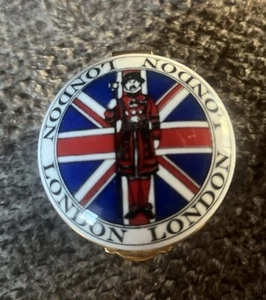 London Yeoman of Guard Porcelain Hinged Lidded Trinket Box 2” ChinaCraft - Picture 1 of 9