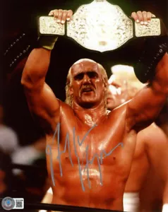 HULK HOGAN SIGNED AUTOGRAPHED 8x10 PHOTO FAMOUS WWE WRESTLING LEGEND BECKETT BAS - Picture 1 of 2