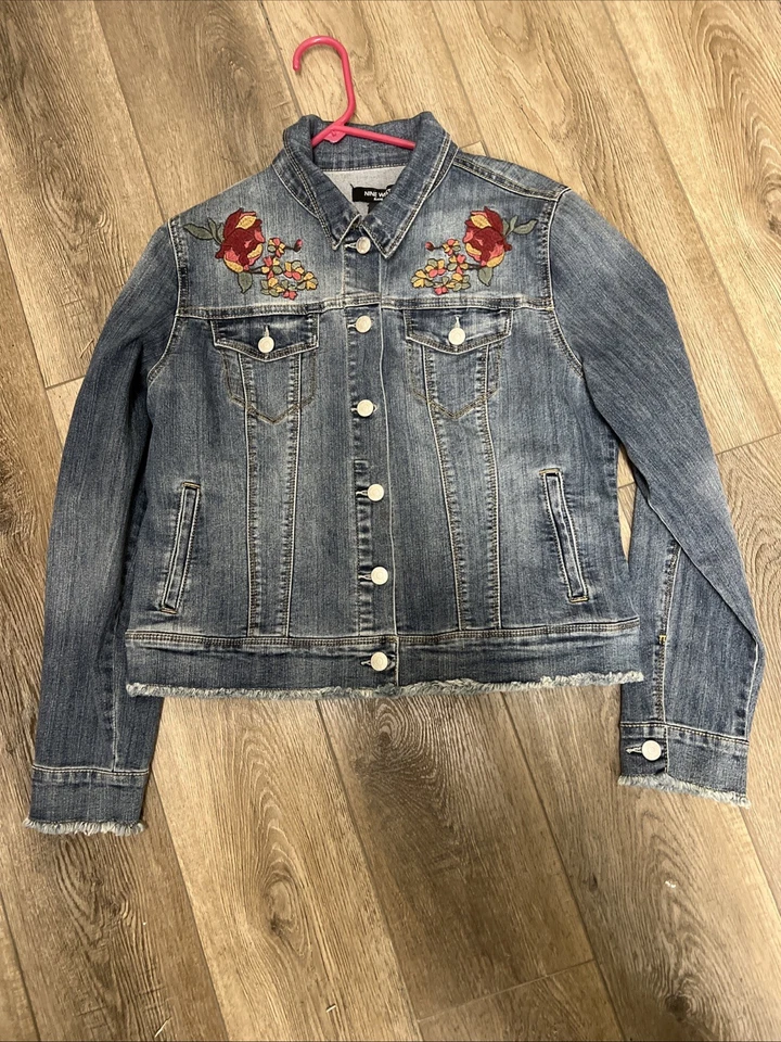 Chaqueta vaquera Nine West con flores bordadas. ¡Nueva con etiquetas! Talla grande Foto 1 de 4