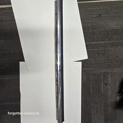 Sello de barrido de ventana de puerta convertible Chrysler Lebaron 5261656 Foto 1 de 4