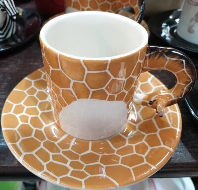 Juego de 2 oz de taza de café espresso y platillo patrón jirafa mango de safari de cerámica Foto 1 de 4