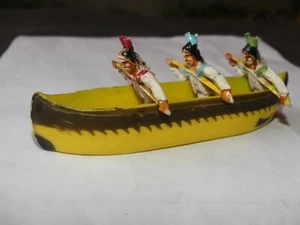 FIGURINE CYRNOS CANOE JAUNE AVEC 3 INDIENS (CASSE) - Picture 1 of 2