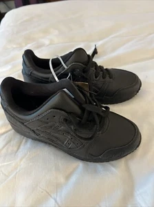 ASICS Gel-Lyte III OG Sneakers in Triple Black Size Big Kids 4 Nwt - Picture 1 of 3