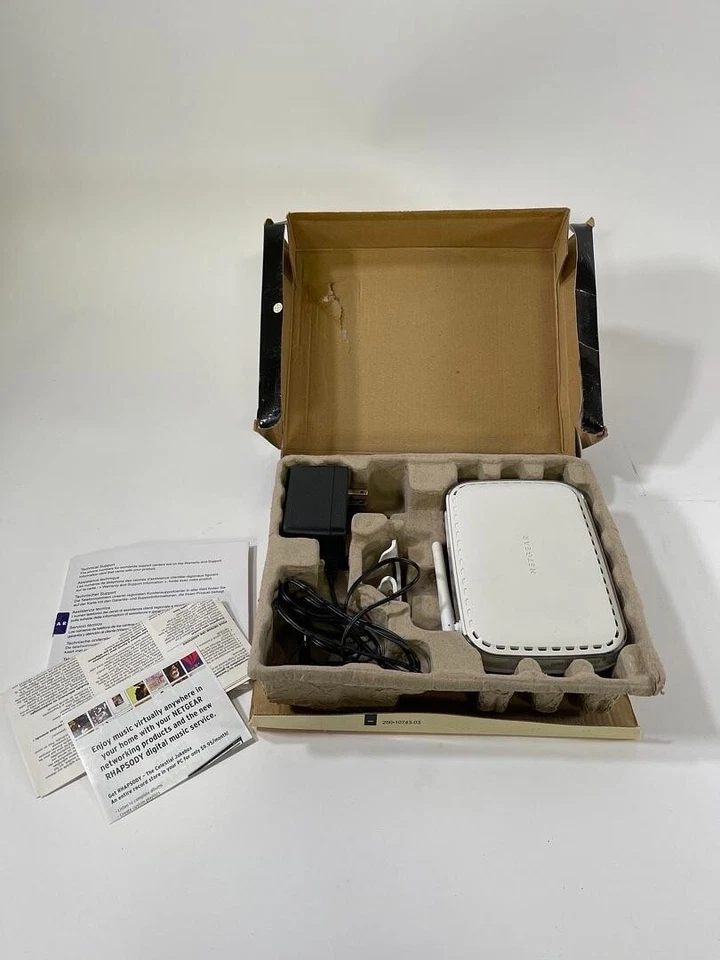 NETGEAR 108 Mbps Wireless Firewall Router WGT624 - In Box - Image 1 of 4