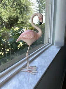 "Estatuilla de flamenco de cerámica con patas de metal de 11"" de alto" - Imagen 1 de 3