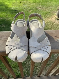 Earth Origins Bosk Birdine Sandals Size 6 Beige EUC - Picture 1 of 10