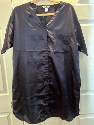 WINLAR ~ Vestido de satén azul marino ~ Talla grande ~ 1 bolsillo ~ En muy buena condición ~ Foto 1 de 4