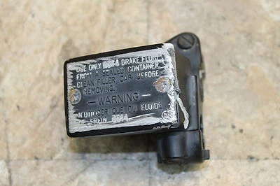 95 KAWASAKI NINJA ZX6 ZX 600 E OEM FRENO DELANTERO CILINDRO MAESTRO DAÑOS STOCK Foto 1 de 4