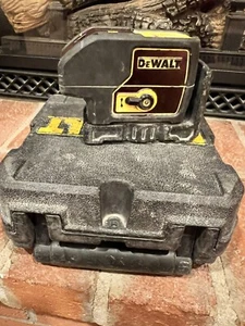 DEWALT DW083 Self-Leveling 3-Spot Laser Level & Magnetic Pivot Bracket - Picture 1 of 8