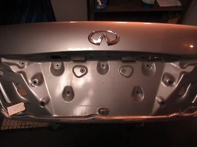 Infiniti M45 2007 tapa maletero  Foto 1 de 4