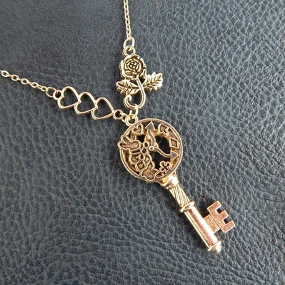 Collar Alicia Plata Llave Colgante País de las Maravillas Joyería Hecho a Mano Cadena Blanco Conejo Foto 1 de 4