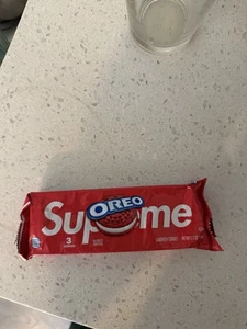 SUPREME OREO COOKIES (1 PACK OF 3 COOKIES SS20 (PLEASE SEE DESCRIPTION) NEW - Picture 1 of 3