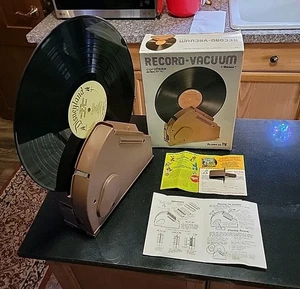 Vintage Record Vacuum 1976 To Clean Vinyl Records PLEASE READ DESCRIPTION Works! - Picture 1 of 10
