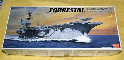 ARII MODEL KIT, USS FORRESTAL CV-59 AIRCRAFT CARRIER, SCALE 1/800 #17 - Image 1 of 4