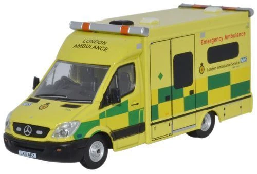 Oxford Diecast Mercedes Ambulance - London  1:76 Scale — 第 1/1 张图片