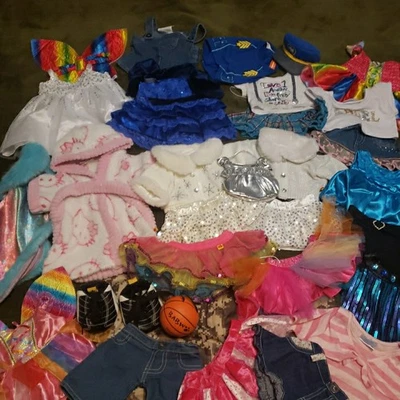 Lote de Roupas e Acessórios Build a Bear BAB Lote Misto de Vários Estilos Idades - Imagem 1 de 4
