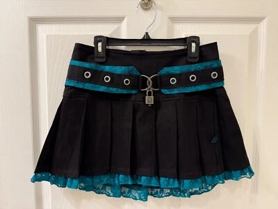 Minifalda Tripp NYC Pequeña Gótica Punk Encaje Plisada Bloqueo Calavera Y2K Grunge Rara Foto 1 de 4