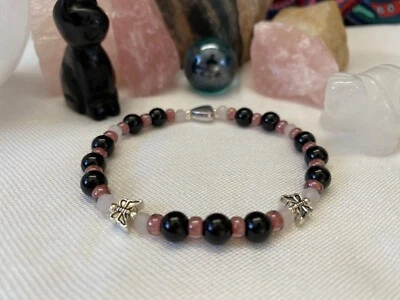 Pulsera de protección Empath. Turmalina negra con cuarzo rosa y mariposas. Foto 1 de 4