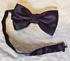 *WOW COOL RETRO SHAPE NAVY BLUE SATIN BOW TIE FULLY ADJUSTABLE FORMAL OR EVENING - Picture 1 of 1