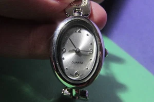 Reloj pulsera vintage cuarzo plata - necesita batería - unos 7" de largo - Imagen 1 de 6