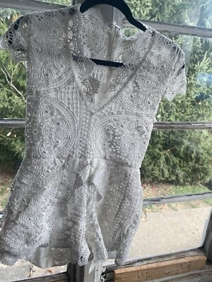 White Crochet/lace  Romper — 第 1/3 张图片