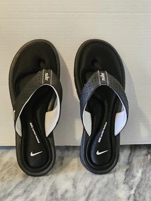 NIKE Comfort Footbed, women's shoes size 8w! PERFECT CONDITION. - Image 1 of 4