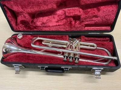 Trompeta Yamaha YTR-1335 Bb con estuche rígido usada de Japón Foto 1 de 4