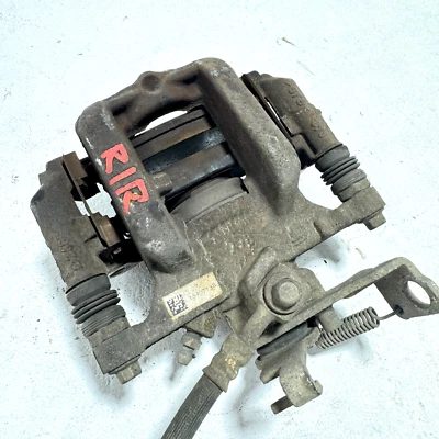 Pinza de freno derecha para pasajero trasero Chevrolet Sonic 2013-2014 con soporte OEM Foto 1 de 4