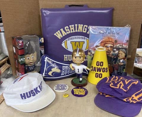 Vintage UW Washington Huskies Bobbles Painters Caps Seat Cushions Plush Flag++++ Cover