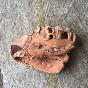 MAG Plus Rawhide Lacing Catcher’s Mitt - Picture 1 of 4