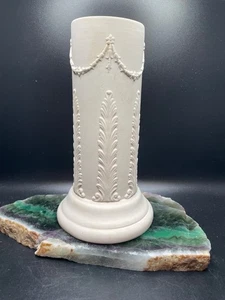 Vintage Ecanada Jasperware White Vase Acanthus Leaf Motif Art Pottery - Picture 1 of 10