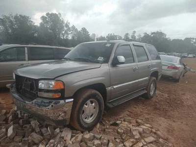2000-2006 GMC Yukon Park Turn Signal Right Below Headlamps exc Denali - Image 1 of 4