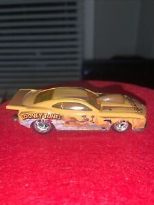 Hot Wheels Pro Stock Camaro Looney Tunes Wile E. Coyote, Roadrunner Real Riders