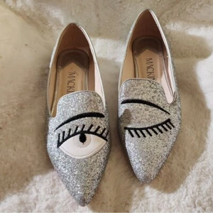 Mackin J Flirty Eye Silver Heelee Flats Size 8.5 - Picture 1 of 5