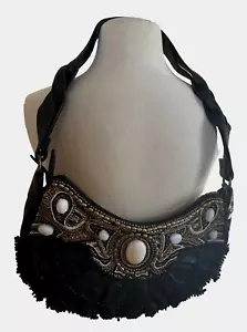 Mary Frances Schultertasche schwarz Leder mit Rüschen mit elfenbeinfarbenem Cabochon/Perlen - Bild 1 von 6