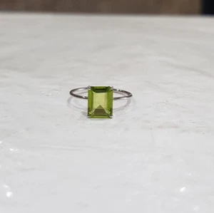 Natural Emerald Cut Peridot Gemstone Solitaire Women Ring 10k Solid White Gold - Picture 1 of 7