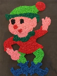 CHRISTMAS ELF MELTED PLASTIC POPCORN WINDOW DECORATION DOOR GREETER RARE NEW - Picture 1 of 4