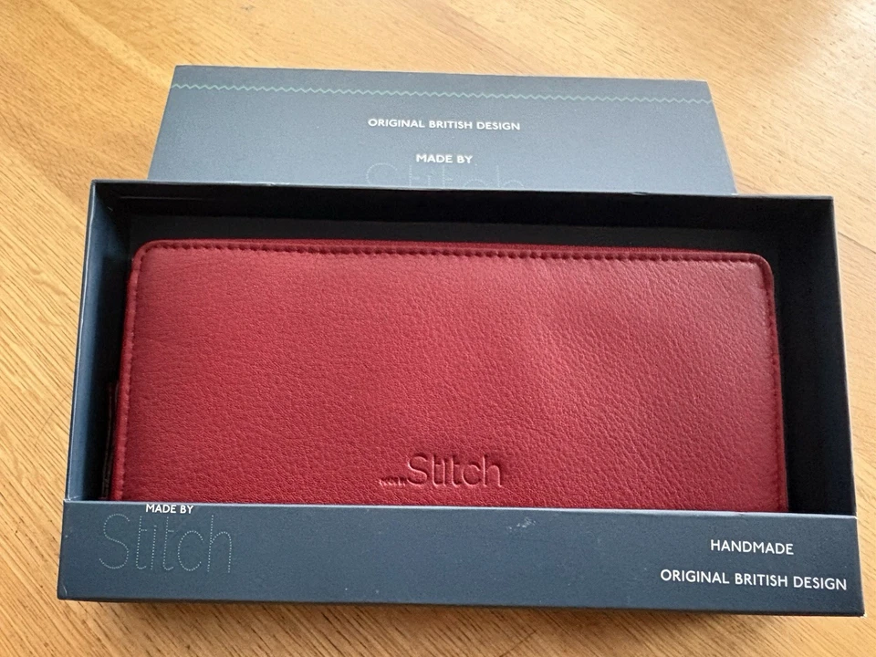Quality  Red Leather Zip Purse. BNIB - Image 1 of 1