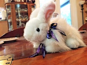 Bunny White Easter Plush Stuffed Hershey Cadbury Chocolate Galerie Sound WORKS - Foto 1 di 9