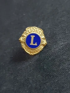 Pequeño Vintage Club de Leones International Solapa Esmalte Sombrero Pin Negro - Imagen 1 de 2